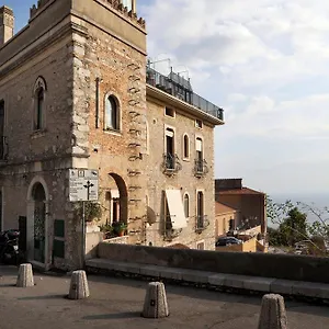 https://casa-costa.taorminaitalyhotels.com